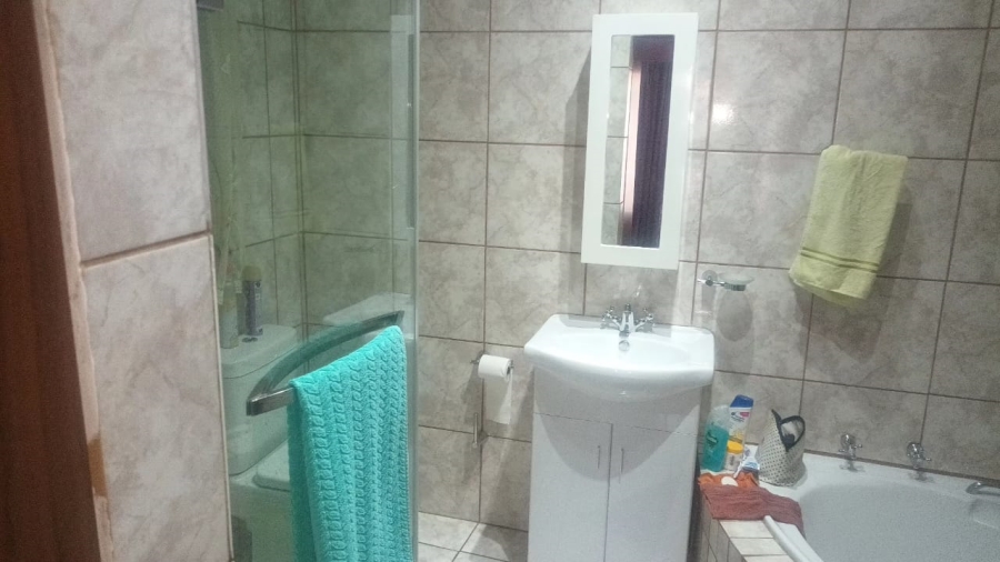 4 Bedroom Property for Sale in Hennenman Free State